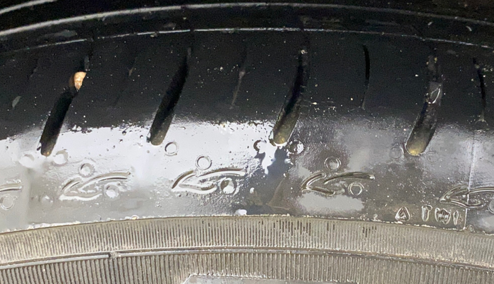 2015 Volkswagen Polo COMFORTLINE 1.2L, Petrol, Manual, 88,060 km, Left Front Tyre Tread