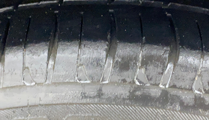 2015 Volkswagen Polo COMFORTLINE 1.2L, Petrol, Manual, 88,060 km, Right Front Tyre Tread