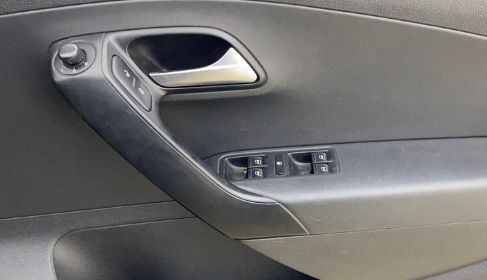 2015 Volkswagen Polo COMFORTLINE 1.2L, Petrol, Manual, 88,060 km, Driver Side Door Panels Control