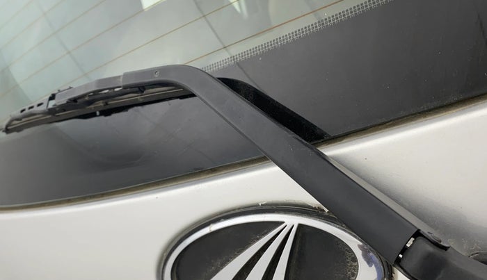 2016 Mahindra Kuv100 K8 6 STR, Petrol, Manual, 62,940 km, Rear Wiper