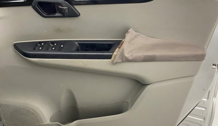 2016 Mahindra Kuv100 K8 6 STR, Petrol, Manual, 62,940 km, Driver Side Door Panels Control