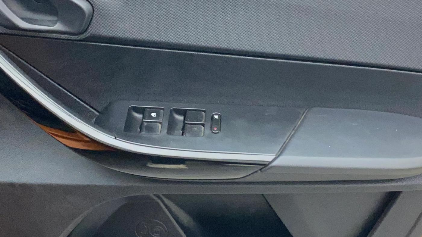 2019 Tata TIAGO NRG PETROL, Petrol, Manual, 28,954 km, Driver Side Door Panels Control