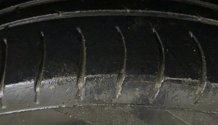 2022 Renault TRIBER RXZ, Petrol, Manual, 43,677 km, Right Rear Tyre Tread