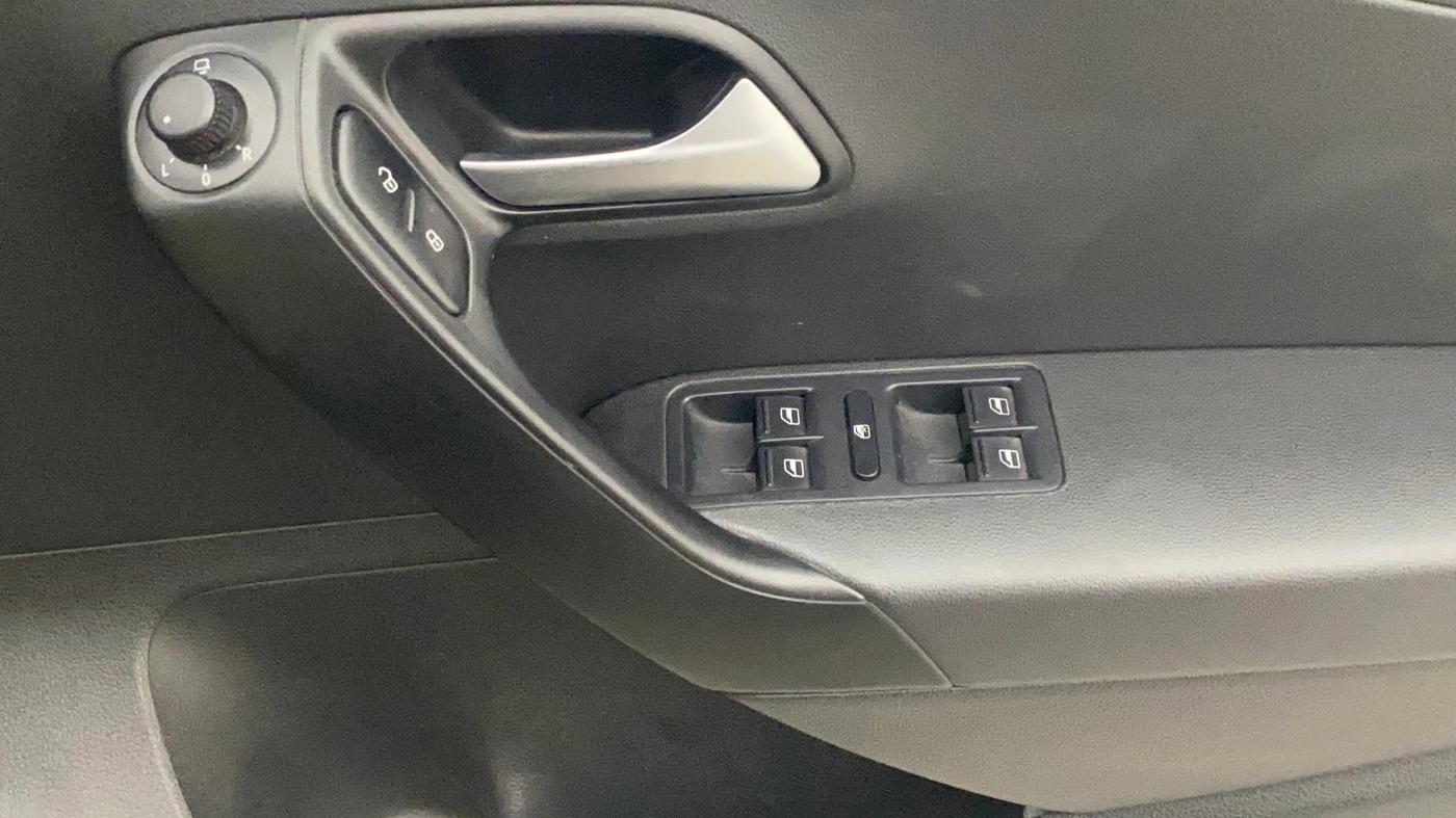2019 Volkswagen Polo HIGHLINE PLUS 1.0 16 ALLOY, Petrol, Manual, 38,883 km, Driver Side Door Panels Control
