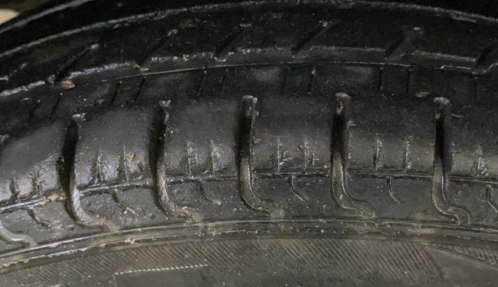 2017 Renault Kwid RXL, Petrol, Manual, 44,208 km, Right Rear Tyre Tread