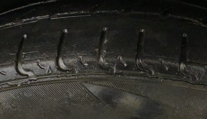 2017 Renault Kwid RXL, Petrol, Manual, 44,208 km, Right Front Tyre Tread