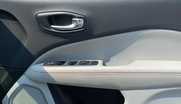 2017 Jeep Compass LIMITED 1.4 PETROL AT, Petrol, Automatic, 45,590 km, Driver Side Door Panels Control