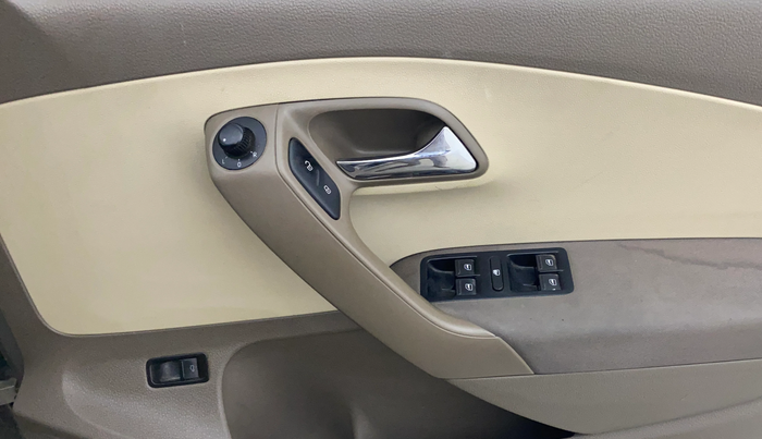 2014 Skoda Rapid ELEGANCE 1.6 MPI AT, Petrol, Automatic, 77,700 km, Driver Side Door Panels Control