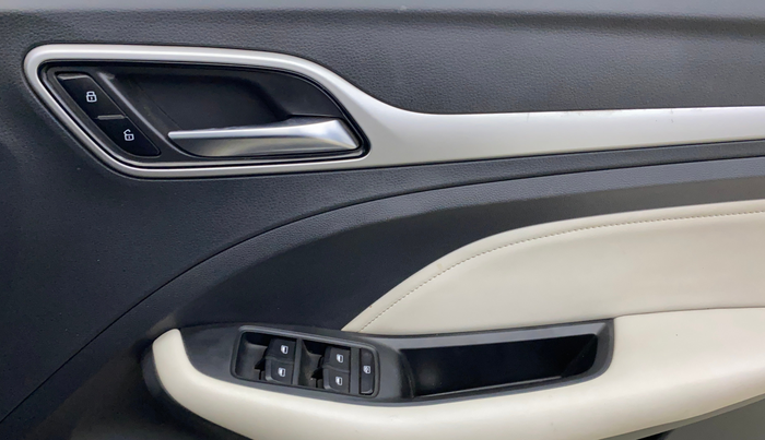 2022 MG ASTOR SUPER EX 1.5 MT, Petrol, Manual, 48,142 km, Driver Side Door Panels Control