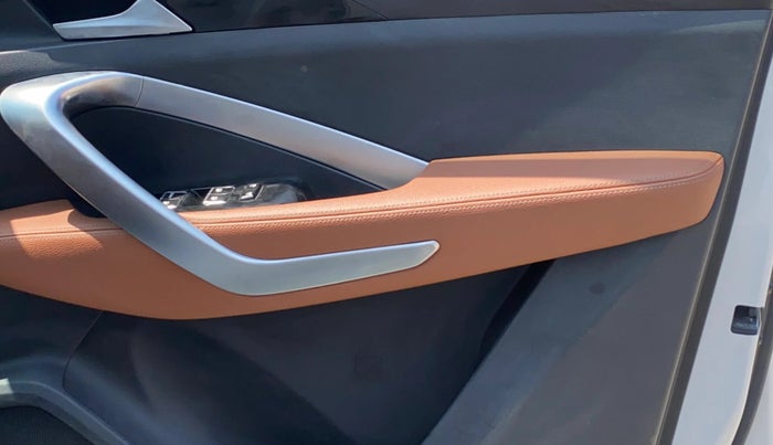 2021 MG HECTOR PLUS SHARP 2.0 DIESEL TURBO MT 6-STR, Diesel, Manual, 1,30,986 km, Driver Side Door Panels Control