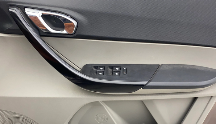 2017 Tata Tiago XZ PETROL, Petrol, Manual, 63,528 km, Driver Side Door Panels Control