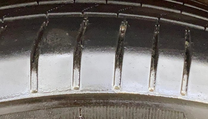 2013 Volkswagen Polo HIGHLINE DIESEL, Diesel, Manual, 52,206 km, Left Front Tyre Tread