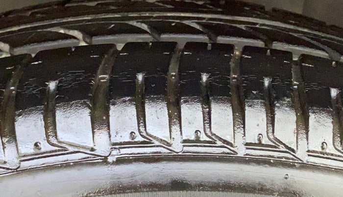 2013 Volkswagen Polo HIGHLINE DIESEL, Diesel, Manual, 52,206 km, Left Rear Tyre Tread