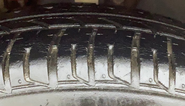 2013 Volkswagen Polo HIGHLINE DIESEL, Diesel, Manual, 52,206 km, Right Front Tyre Tread