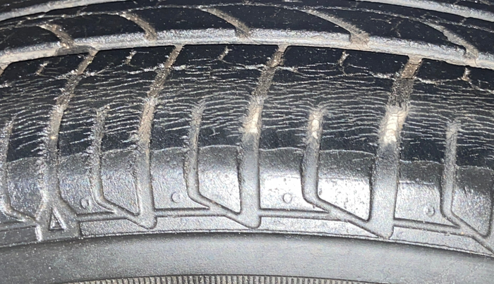 2017 Tata Tiago XT DIESEL, Diesel, Manual, 73,406 km, Left Front Tyre Tread