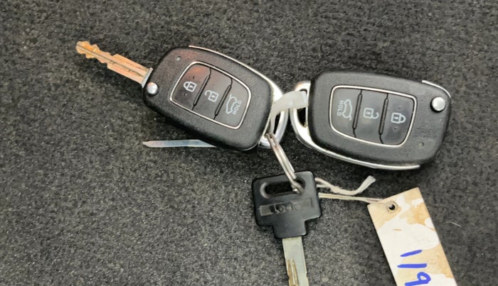 2017 Hyundai Creta E PLUS 1.6 PETROL, Petrol, Manual, 77,237 km, Key Close Up