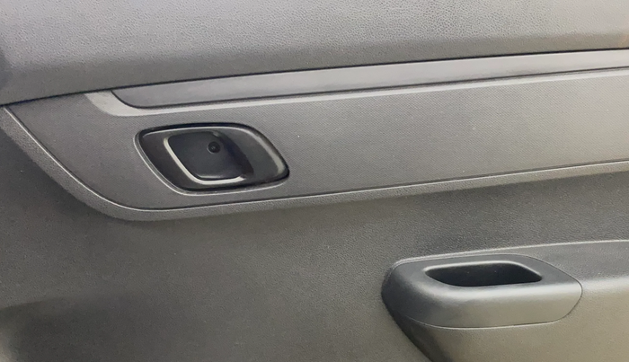 2016 Renault Kwid RXT 0.8, Petrol, Manual, 54,630 km, Driver Side Door Panels Control