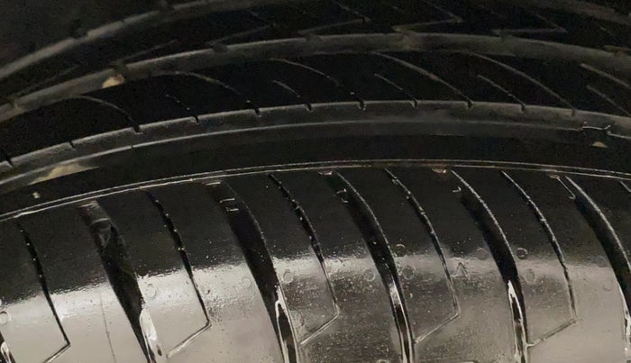 2016 Maruti Ertiga VXI CNG, CNG, Manual, 72,666 km, Left Rear Tyre Tread