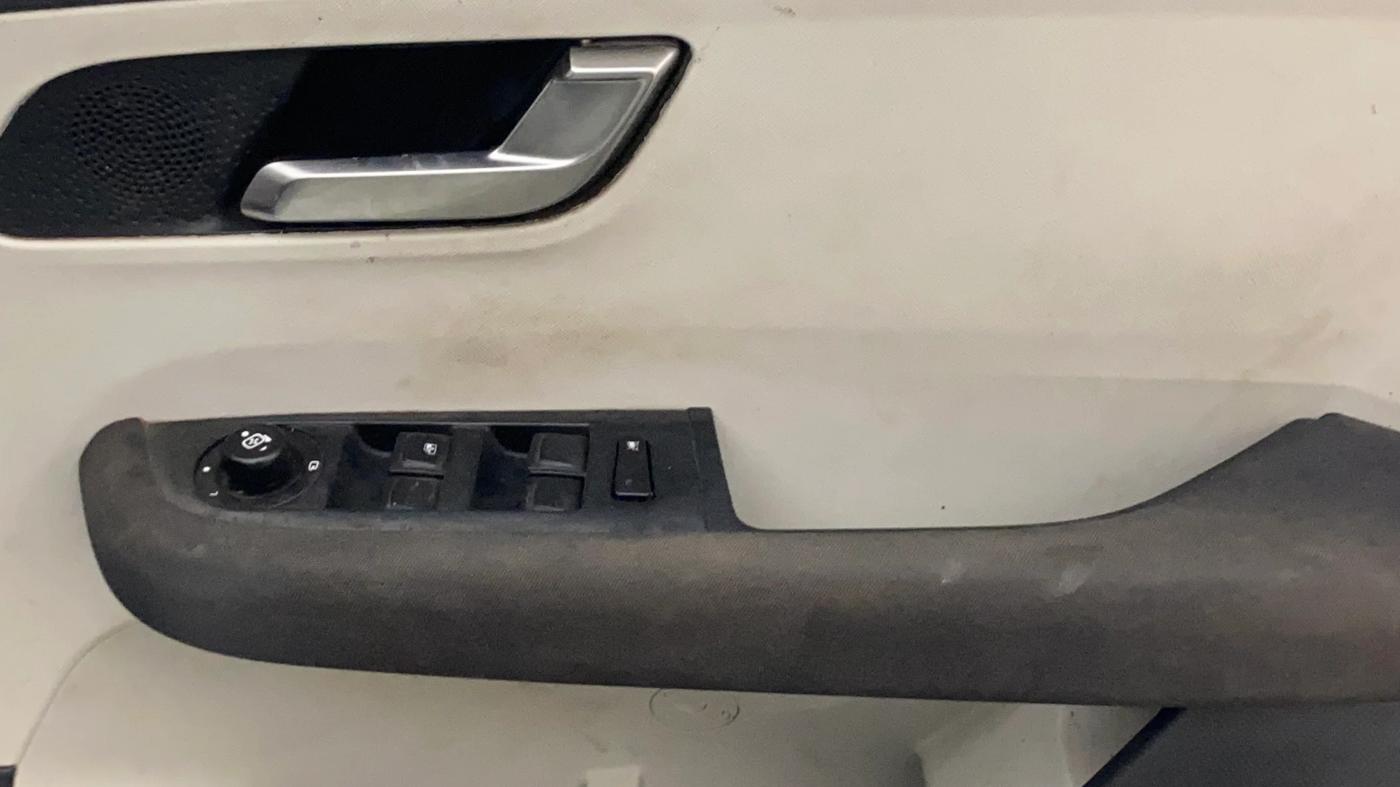 2022 Tata ALTROZ XZ PLUS DIESEL, Diesel, Manual, 60,339 km, Driver Side Door Panels Control