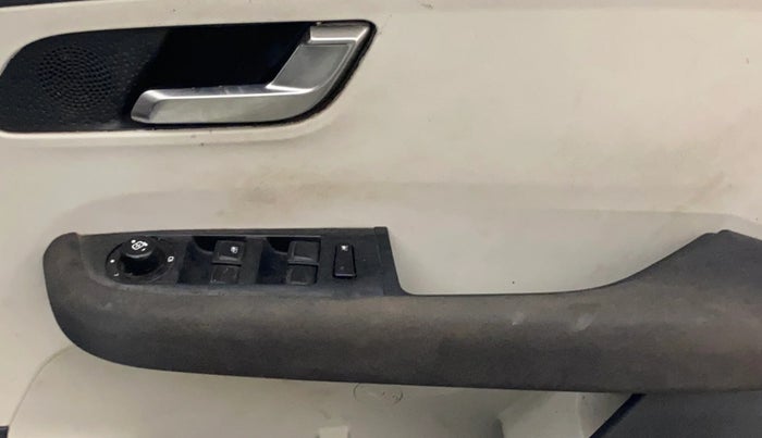 2022 Tata ALTROZ XZ PLUS DIESEL, Diesel, Manual, 60,339 km, Driver Side Door Panels Control