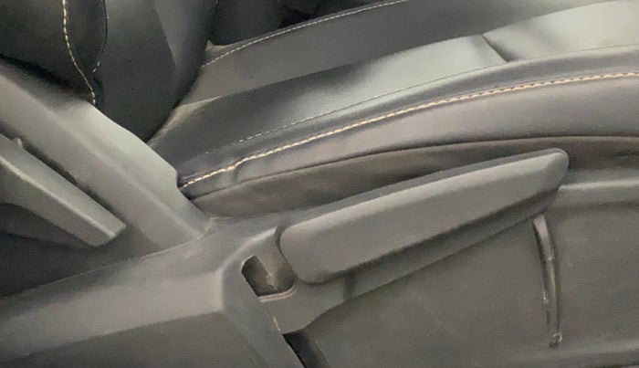 2022 Tata ALTROZ XZ PLUS DIESEL, Diesel, Manual, 60,339 km, Driver Side Adjustment Panel