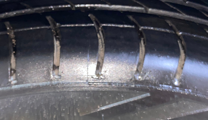 2017 Volkswagen Polo HIGHLINE1.2L, Petrol, Manual, 44,113 km, Right Front Tyre Tread