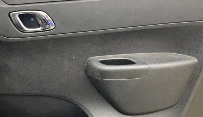 2019 Renault Kwid RXT 1.0 AMT, Petrol, Automatic, 28,491 km, Driver Side Door Panels Control