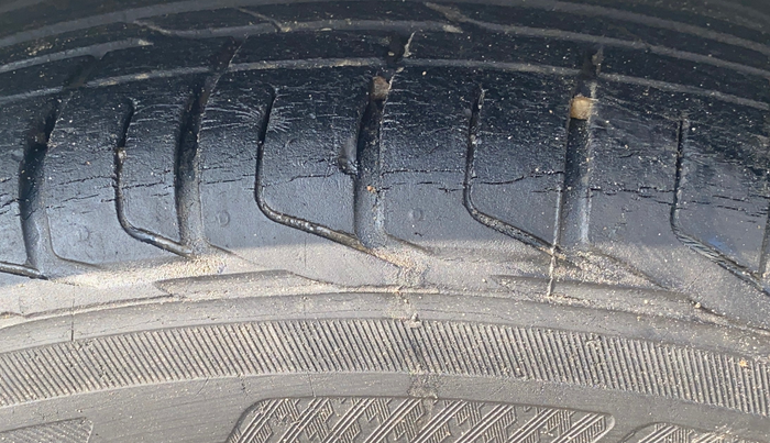 2016 Ford Ecosport TITANIUM 1.5L DIESEL, Diesel, Manual, 1,39,123 km, Left Front Tyre Tread