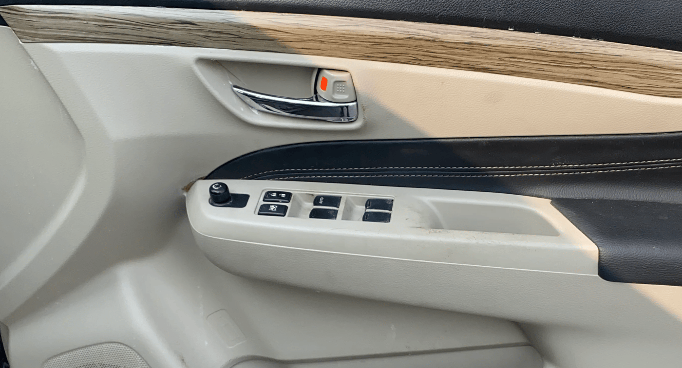 2019 Maruti Ciaz DELTA DIESEL 1.5, Diesel, Manual, 95,531 km, Driver Side Door Panels Control