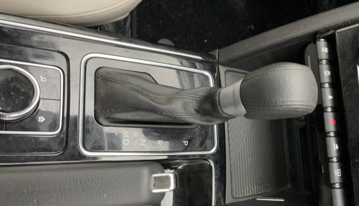 2023 Mahindra XUV700 AX 7 P AT 7 STR, Petrol, Automatic, 11,821 km, Gear Lever