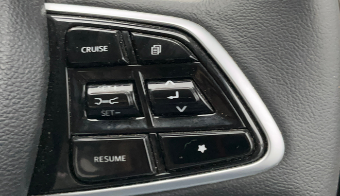 2023 Mahindra XUV700 AX 7 P AT 7 STR, Petrol, Automatic, 11,821 km, Adaptive Cruise Control