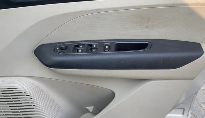 2023 Renault TRIBER RXT AMT, Petrol, Automatic, 23,337 km, Driver Side Door Panels Control