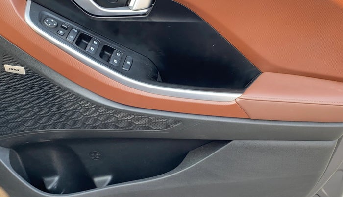 2023 Hyundai ALCAZAR 1.5 SIGNATURE (O) TURBO DCT 7, Petrol, Automatic, 29,417 km, Driver Side Door Panels Control