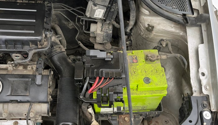 2015 Volkswagen Vento HIGHLINE 1.6 MPI, Petrol, Manual, 1,17,324 km, Engine View - Left