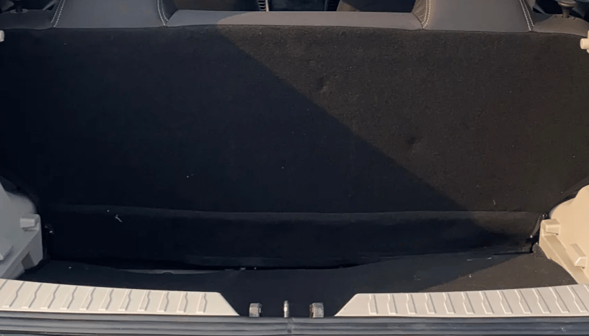 2022 Mahindra XUV300 W6 1.2 PETROL, Petrol, Manual, 19,471 km, Boot Inside