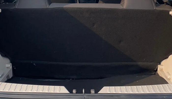 2022 Mahindra XUV300 W6 1.2 PETROL, Petrol, Manual, 19,471 km, Boot Inside