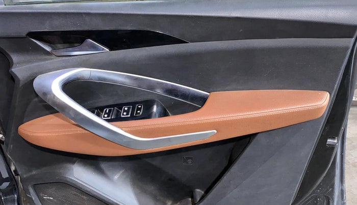 2020 MG HECTOR PLUS SHARP 1.5 PETROL TURBO DCT 6-STR, Petrol, Automatic, 86,358 km, Driver Side Door Panels Control