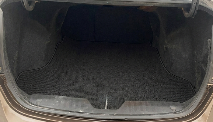 2015 Maruti Ciaz ZXI, Petrol, Manual, 49,901 km, Boot Inside