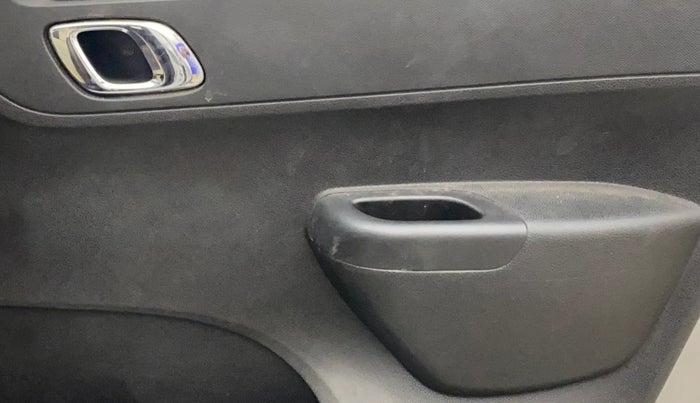 2018 Renault Kwid RXT 1.0 (O), Petrol, Manual, 73,635 km, Driver Side Door Panels Control