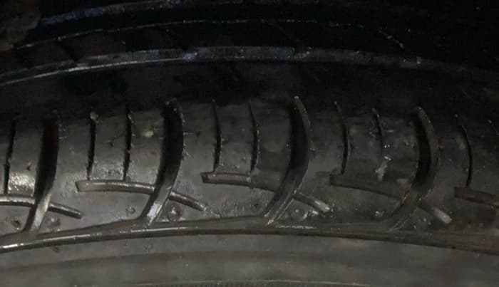 2016 Maruti Baleno DELTA PETROL 1.2, Petrol, Manual, 62,950 km, Left Front Tyre Tread