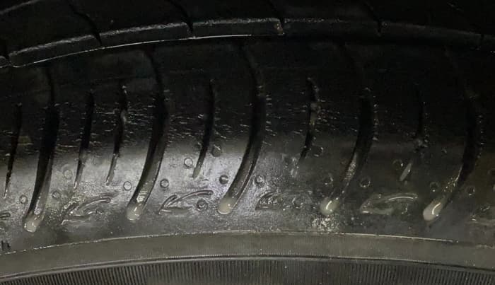 2016 Maruti Baleno DELTA PETROL 1.2, Petrol, Manual, 62,950 km, Right Front Tyre Tread
