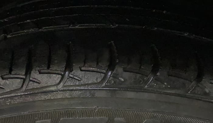 2016 Maruti Baleno DELTA PETROL 1.2, Petrol, Manual, 62,950 km, Right Rear Tyre Tread