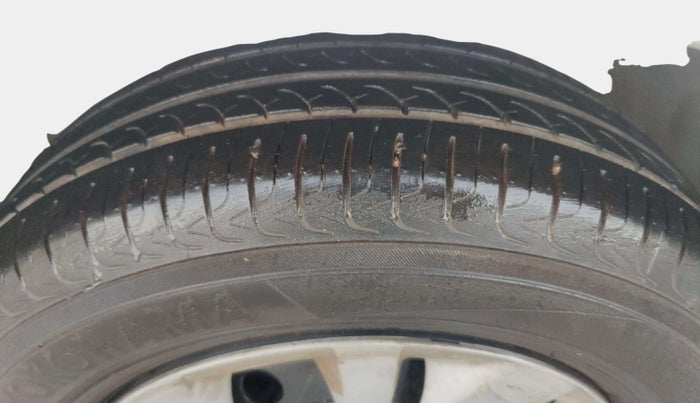 2020 Maruti Swift VXI AMT, Petrol, Automatic, 68,209 km, Right Front Tyre Tread