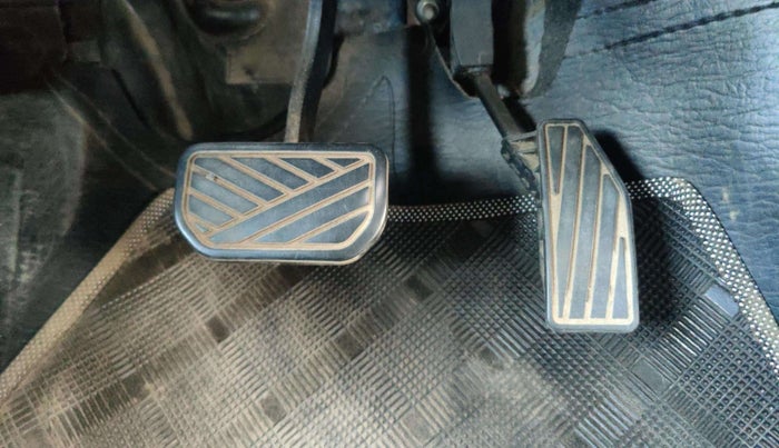 2020 Maruti Swift VXI AMT, Petrol, Automatic, 68,209 km, Pedals