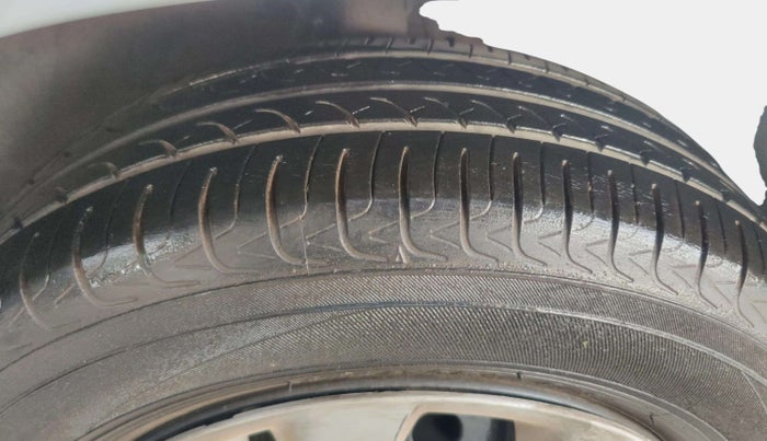 2020 Maruti Swift VXI AMT, Petrol, Automatic, 68,209 km, Left Front Tyre Tread