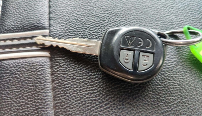 2020 Maruti Swift VXI AMT, Petrol, Automatic, 68,209 km, Key Close Up