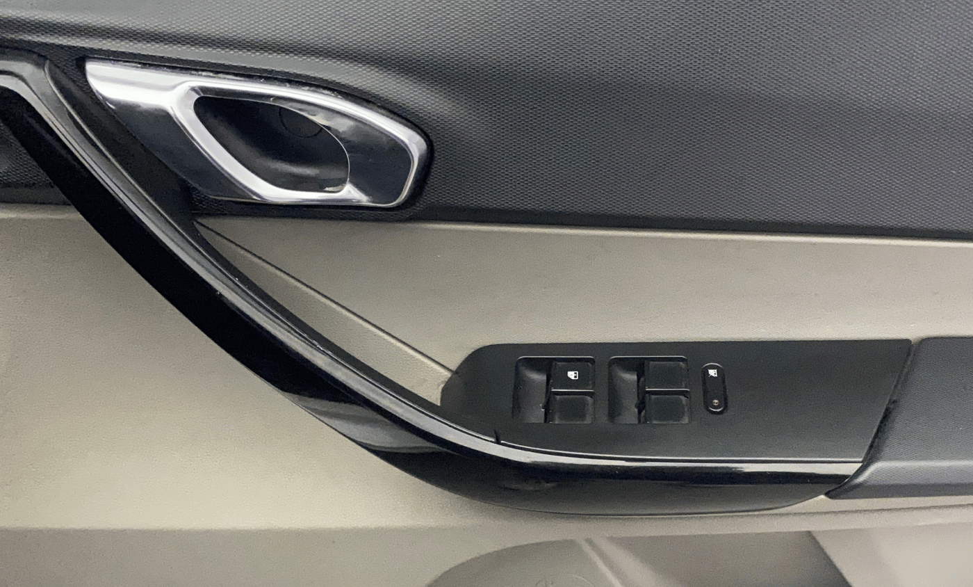 2018 Tata Tiago XZ PETROL, Petrol, Manual, 51,066 km, Driver Side Door Panels Control