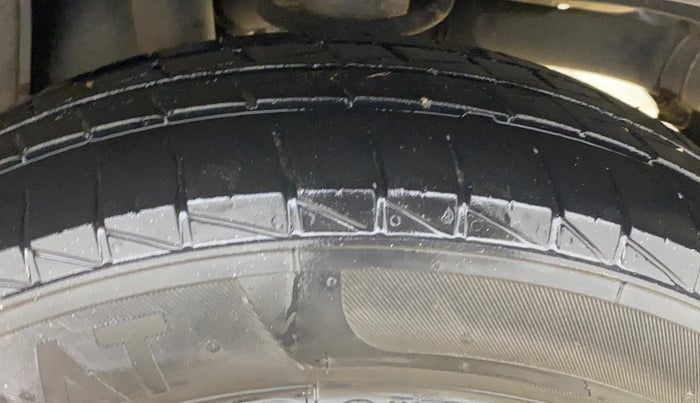 2016 Maruti Alto 800 LXI, Petrol, Manual, 70,174 km, Left Rear Tyre Tread