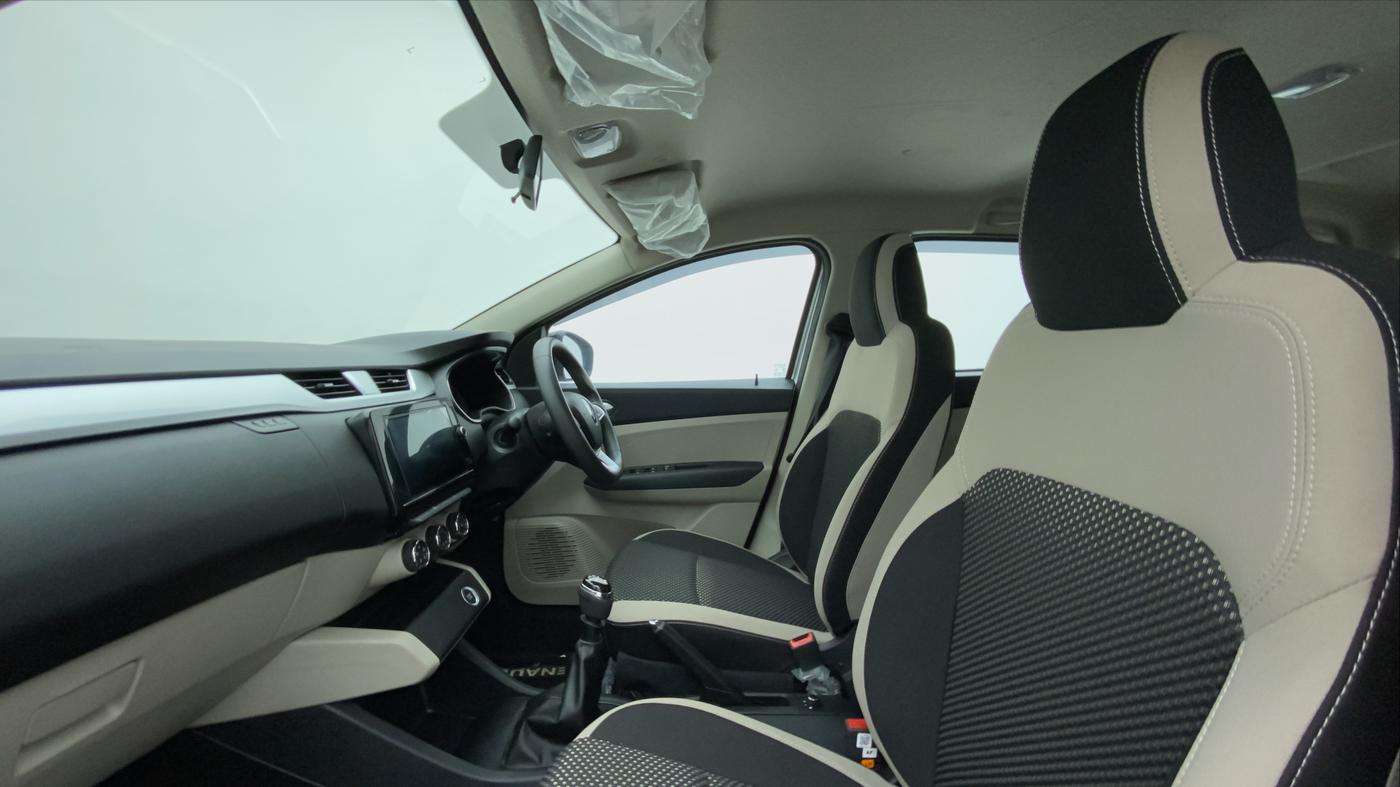 2022 Renault TRIBER RXZ, Petrol, Manual, 3,029 km, Right Side Front Door Cabin