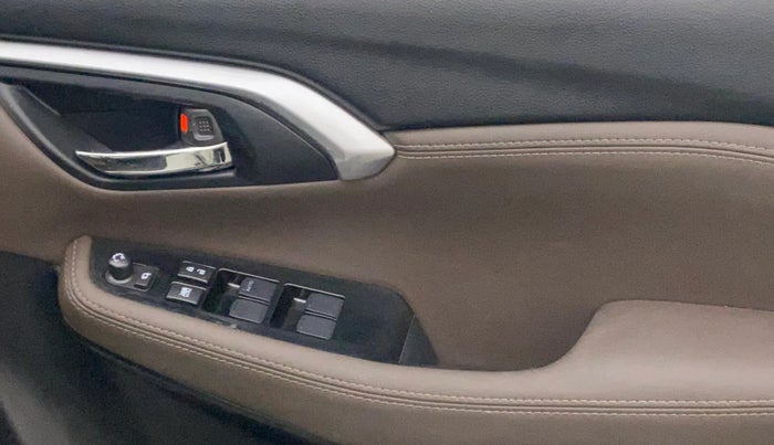 2024 Toyota URBAN CRUISER HYRYDER V HYBRID, Hybrid, Automatic, 14,033 km, Driver Side Door Panels Control